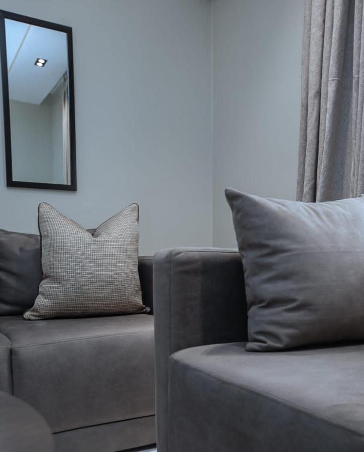 Knightsbridge Hotel & Suites Абуджа Екстер'єр фото