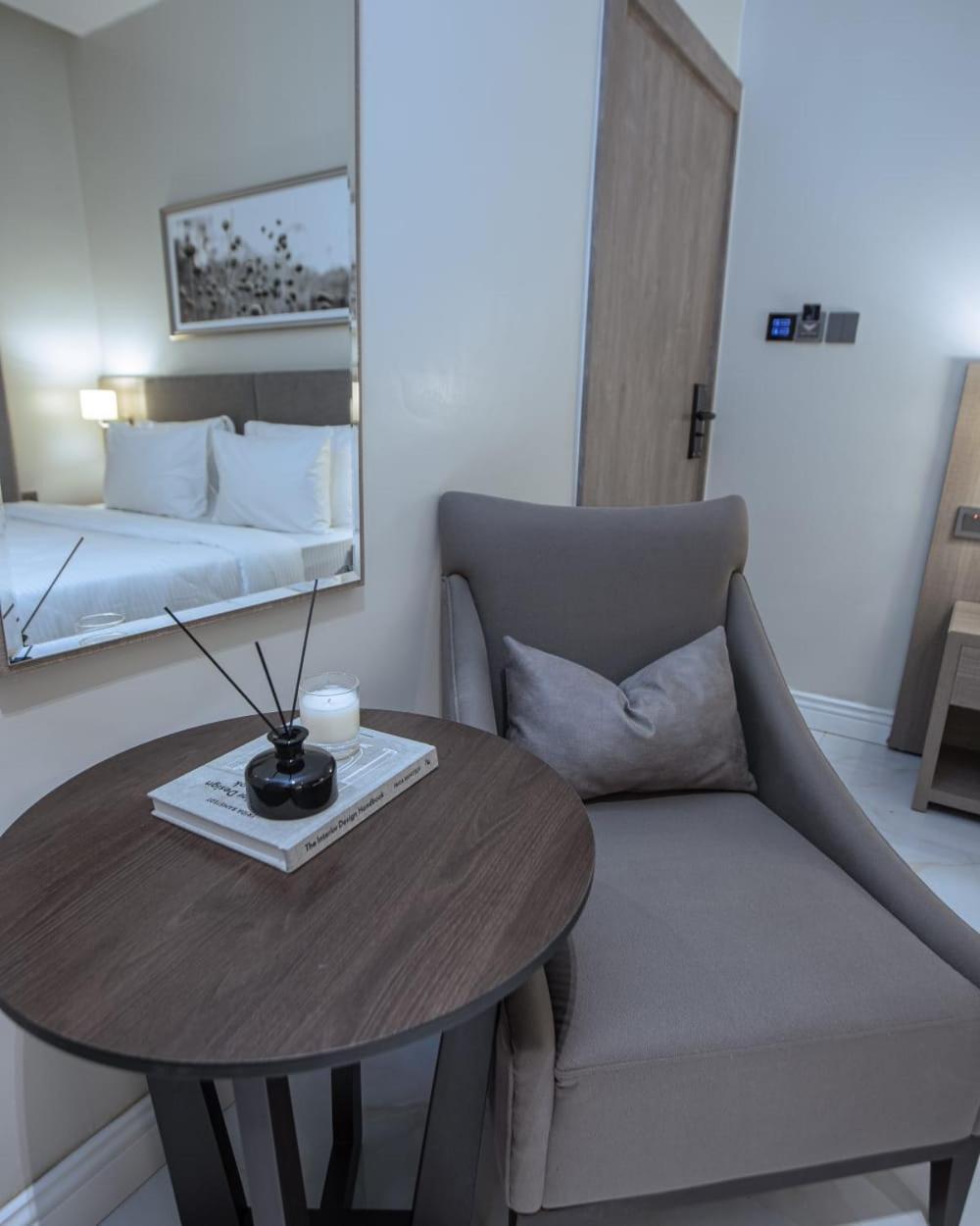 Knightsbridge Hotel & Suites Абуджа Екстер'єр фото