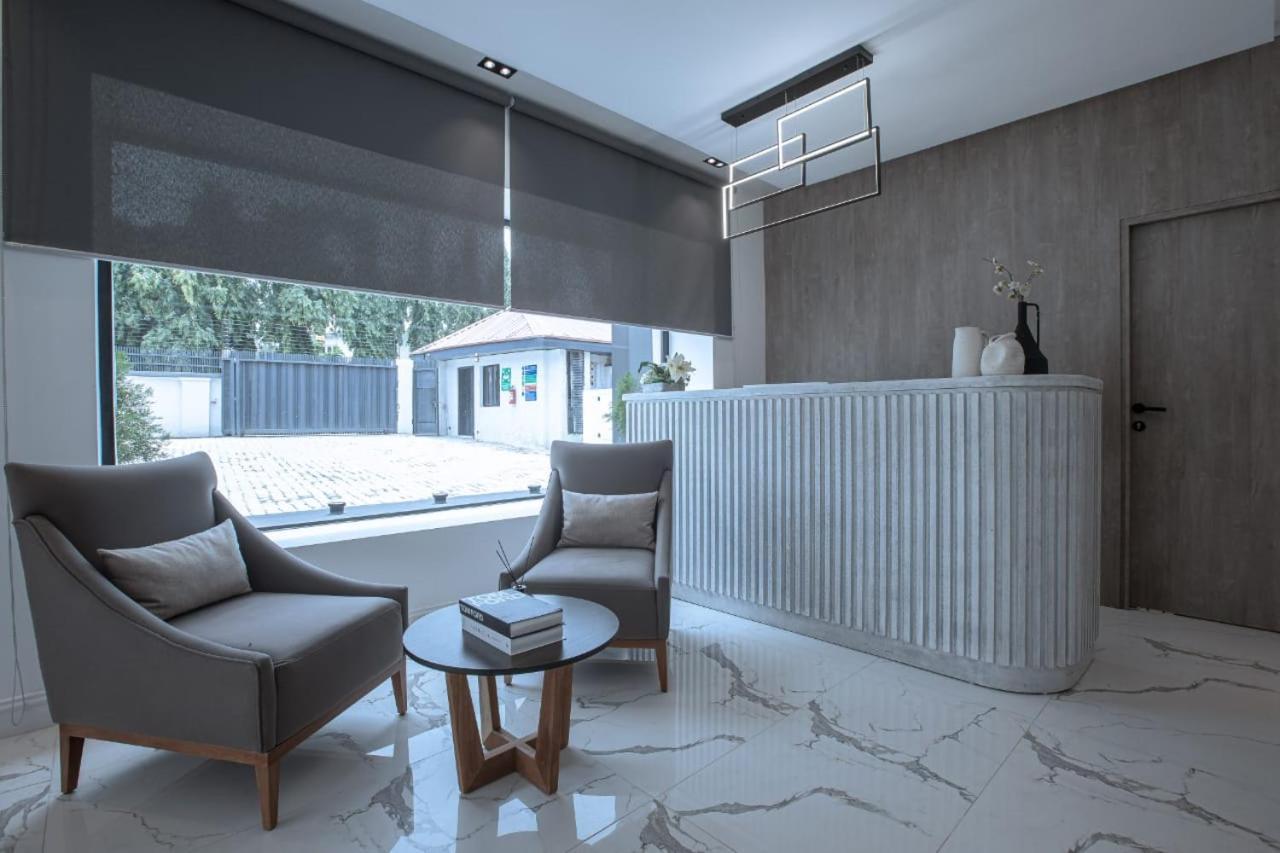 Knightsbridge Hotel & Suites Абуджа Екстер'єр фото