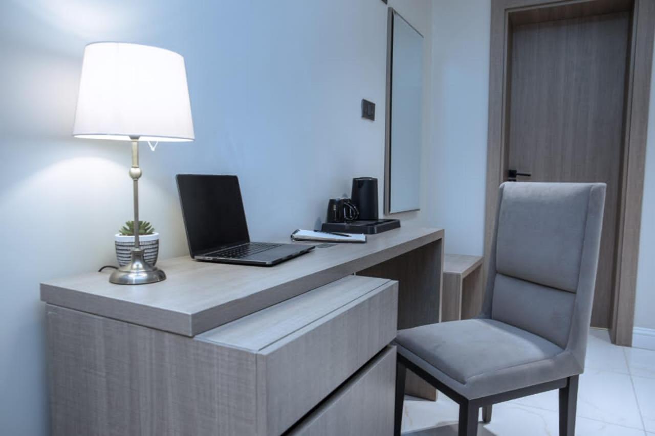 Knightsbridge Hotel & Suites Абуджа Екстер'єр фото